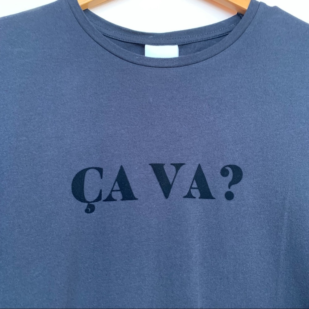 Avenue Tropicale Women's Cava T-Shirt in Navy, Small
